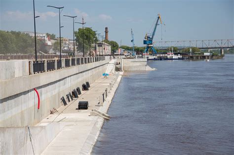 Разломанная линия берега: в Камне-на-Оби свыше 15 метров набережной ушли под воду